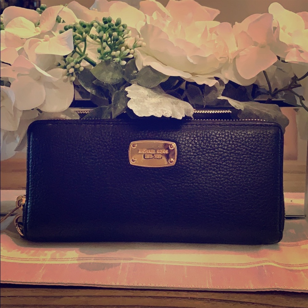 Michael Kors Full Zip Black and Gold Wallet